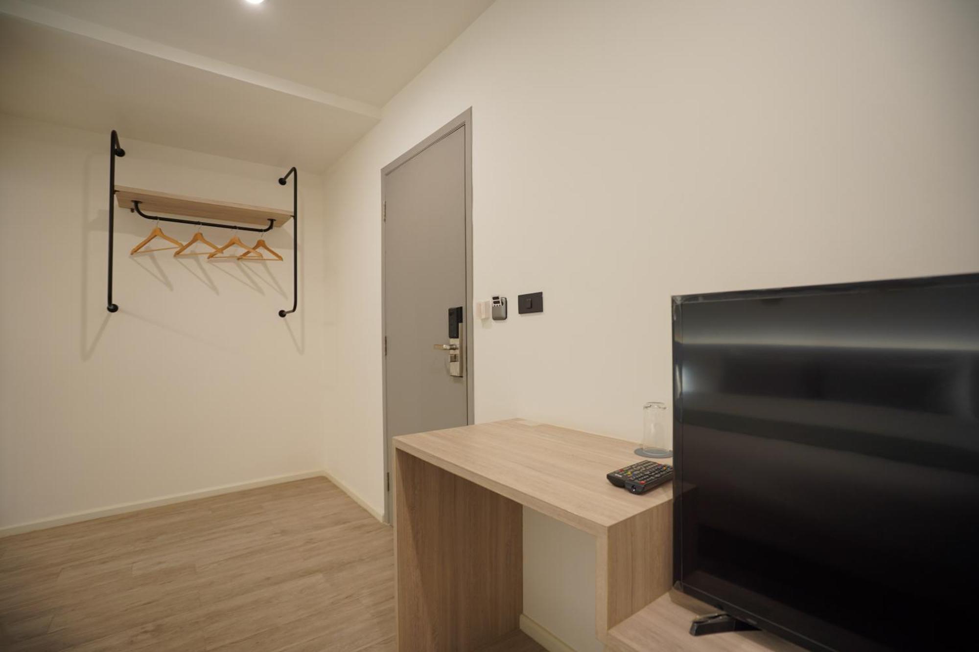 E11 Hotel - Bts Punnawithi 방콕 외부 사진